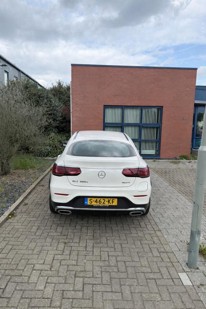 Mercedes-Benz GLC Coupé 300e 320pk 4MATIC 9G-TRONIC 2020 Wit, Auto's, Mercedes-Benz, Automaat, 1940 kg, 4 cilinders, 2000 kg