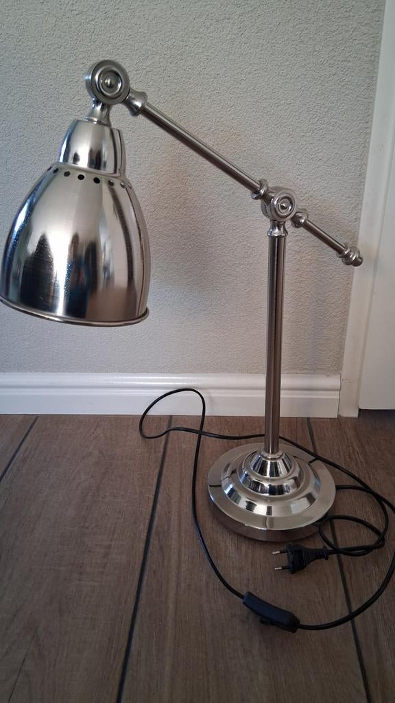 Prachtige zware zilverkleurige bureaulamp, Huis en Inrichting, Ophalen of Verzenden, Zo goed als nieuw, Metaal, 50 tot 75 cm