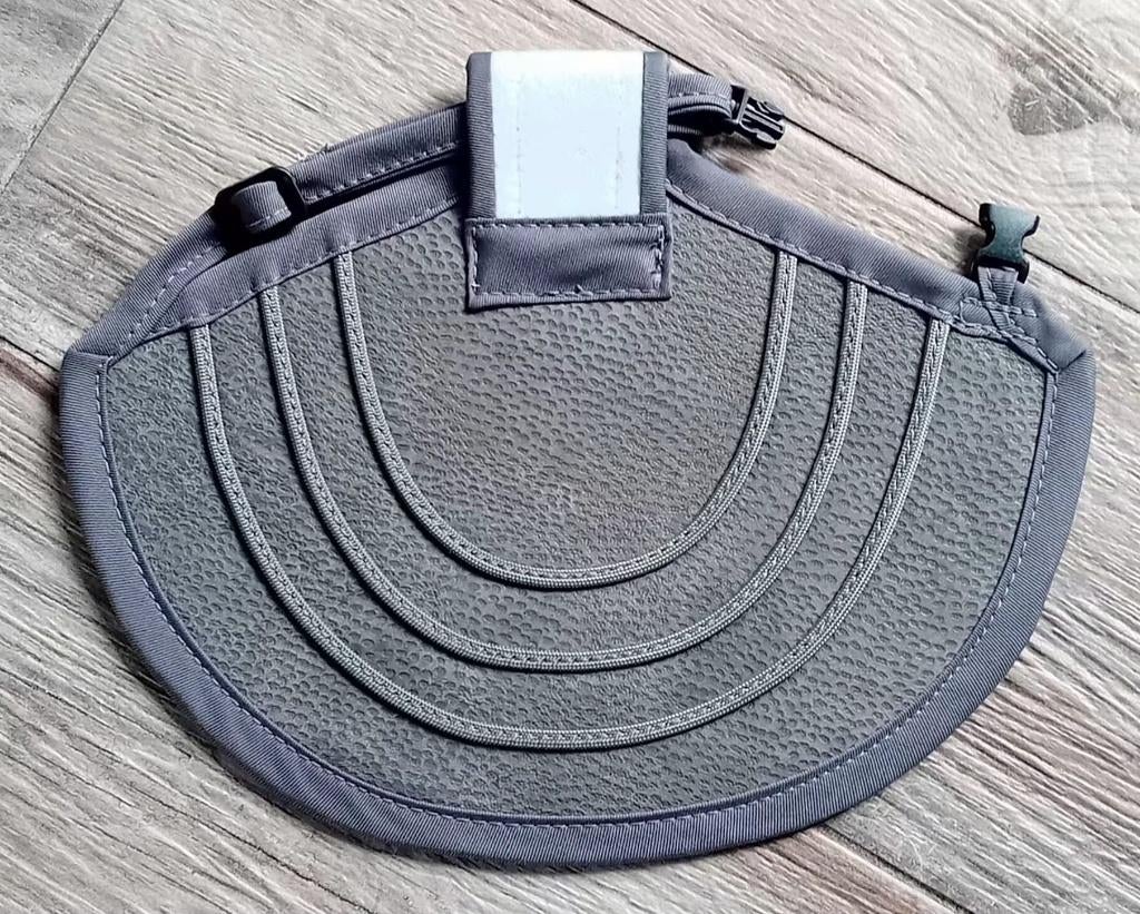 Grijs kippenzadel 20 cm maat M Barnevelder, legkip, Welsumer, Vrouwelijk, Kip