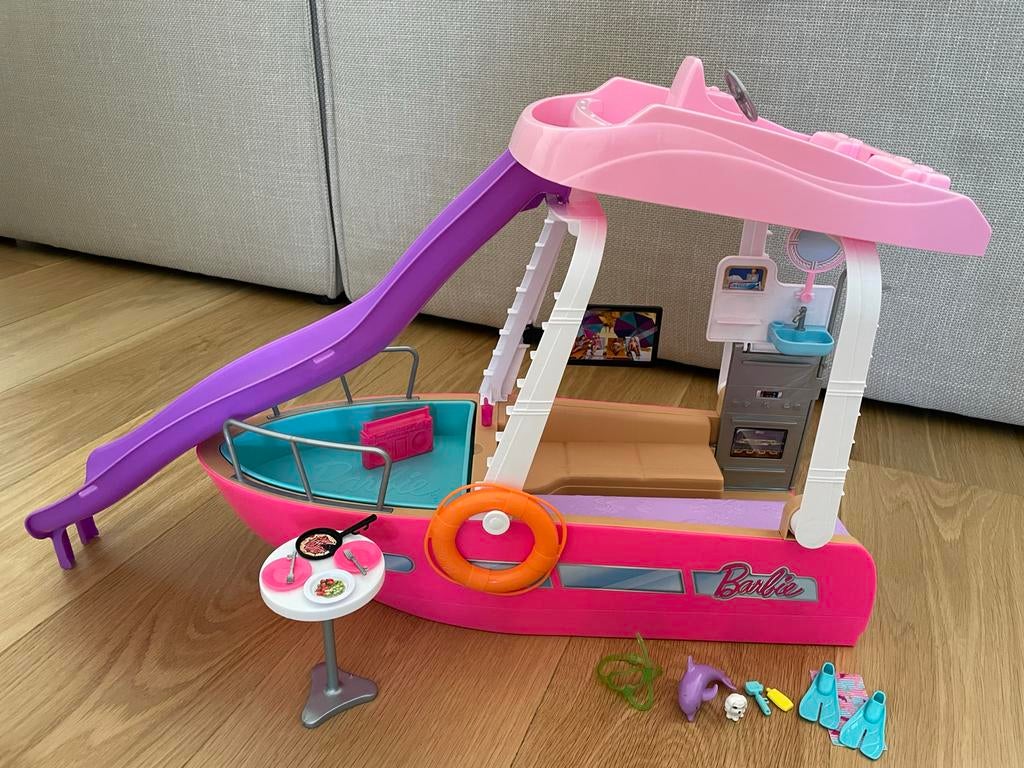 Barbie Droomboot en glijbaan + Barbie Fiat + Barbie scooter, Ophalen, Zo goed als nieuw, Barbie