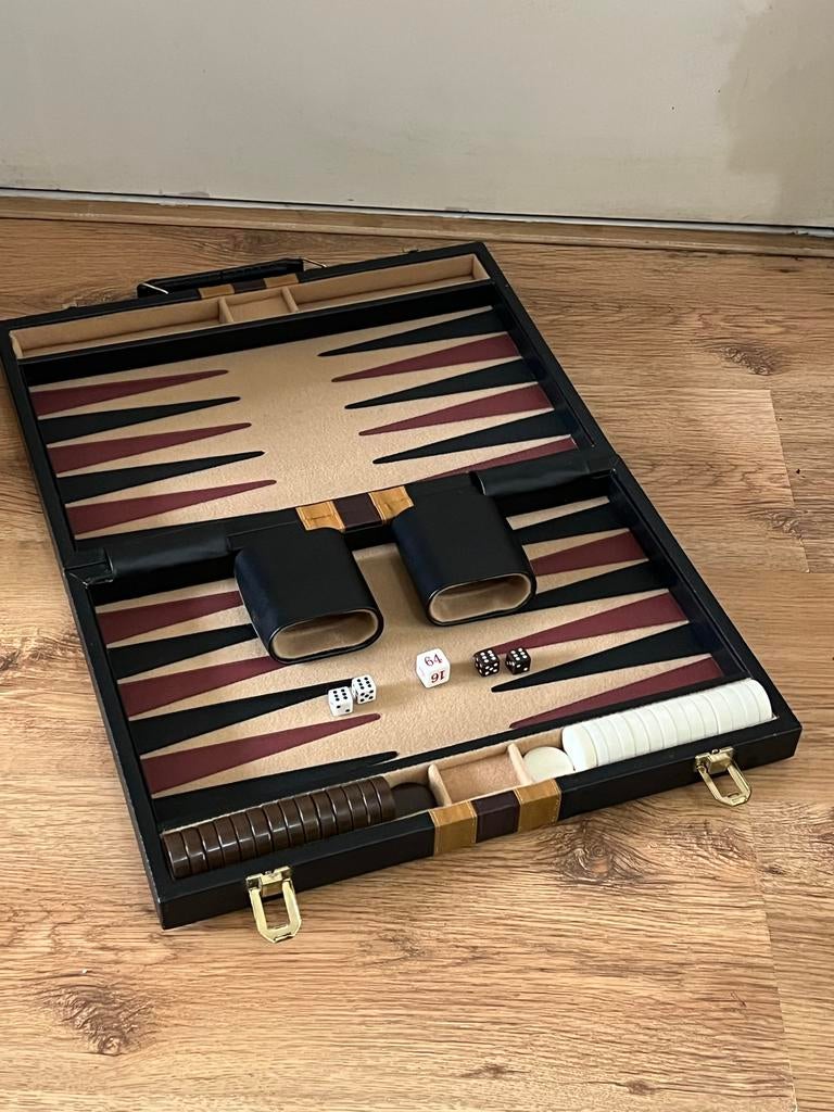 Backgammon spel in luxe koffer, Ophalen of Verzenden, Gebruikt, Overige typen