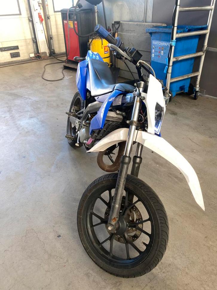 Derbi senda 70cc, Fietsen en Brommers, Brommers | Derbi, Zo goed als nieuw, Maximaal 45 km/u, Ophalen