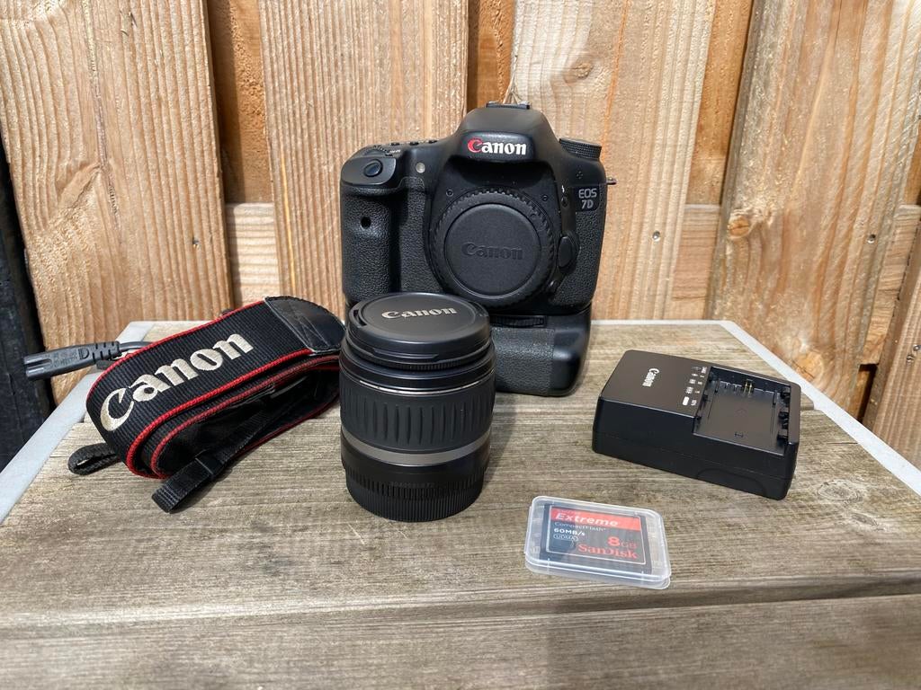 Canon 7D met grip, Ophalen of Verzenden, Zo goed als nieuw, Canon, Geen optische zoom