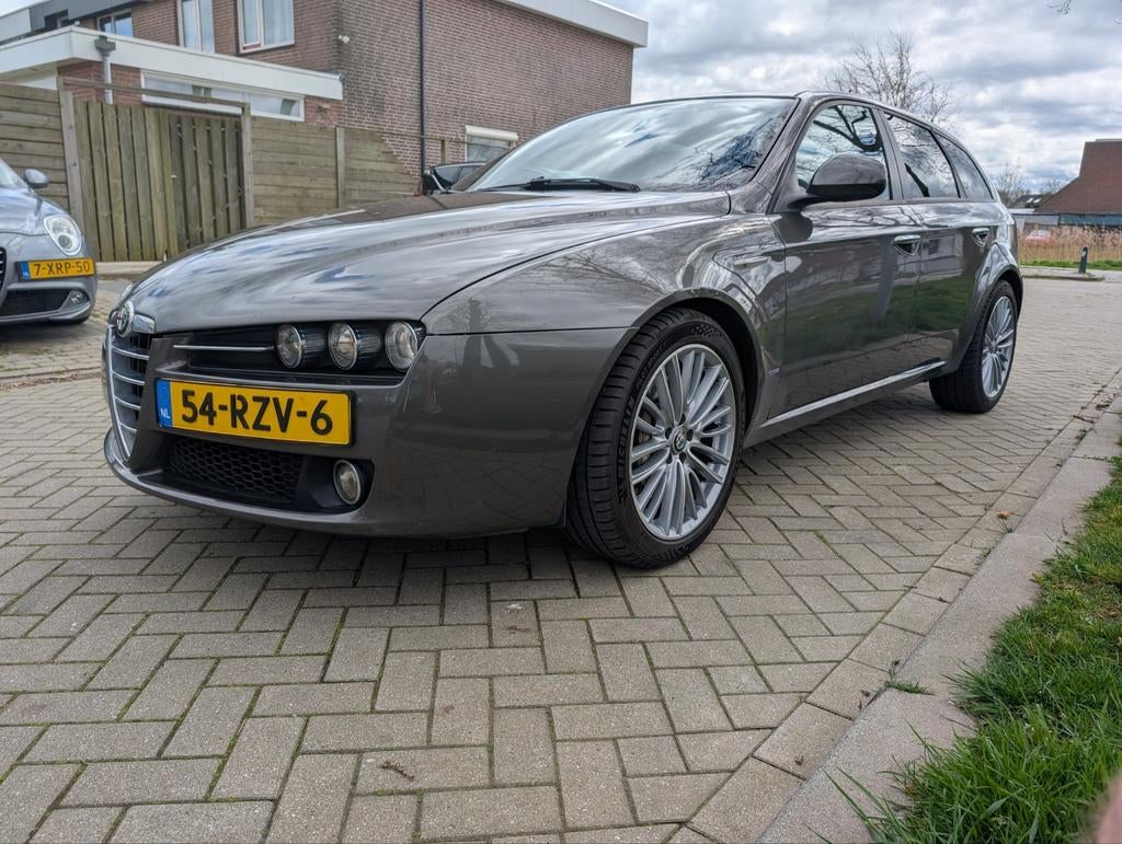 Alfa Romeo 159 1.750 Turbo SW tbi 2011 Grijs, Auto's, Alfa Romeo, Voorwielaandrijving, 4 cilinders, Origineel Nederlands, Stationwagon
