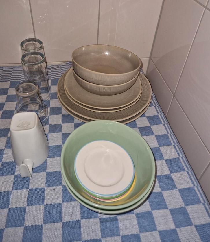 Gratis serviesgoed, schoon en onbeschadigd, Huis en Inrichting, Keuken | Servies, Nieuw, Bord(en), Overige stijlen, Ophalen