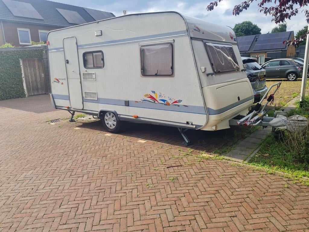 Bürstner Avanti 4323 uit 1997, Caravans en Kamperen, Caravans, Particulier, tot en met 4, 750 - 1000 kg, Treinzit, Bürstner, Dwarsbed