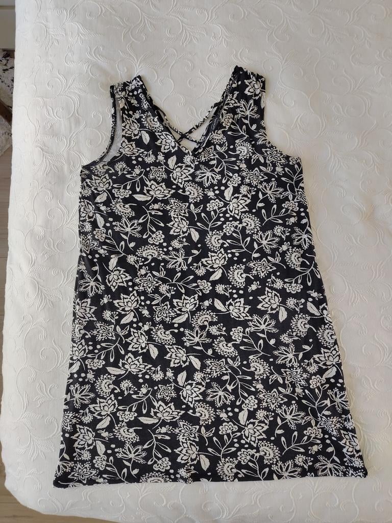 Fijn zwart gebloemd zomerjurkje Yessica, maat L., Kleding | Dames, Jurken, Maat 42/44 (L), Ophalen of Verzenden, Zo goed als nieuw