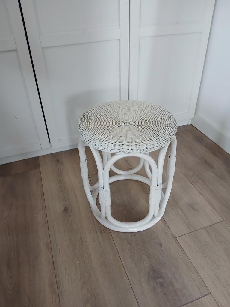 Witte bamboe kruk, Huis en Inrichting, Krukjes, Ophalen