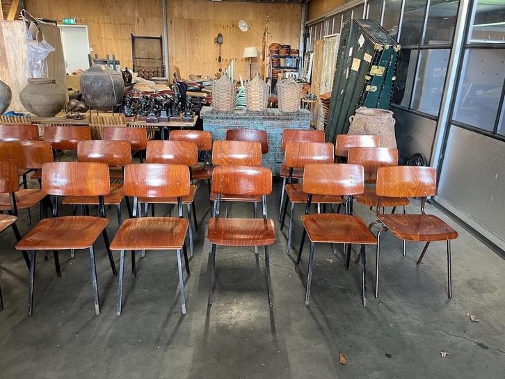 24 Vintage schoolstoelen jaren 60 Merk Kwartet Meubelen, Huis en Inrichting, Stoelen, Gebruikt, Vijf, Zes of meer stoelen, Hout