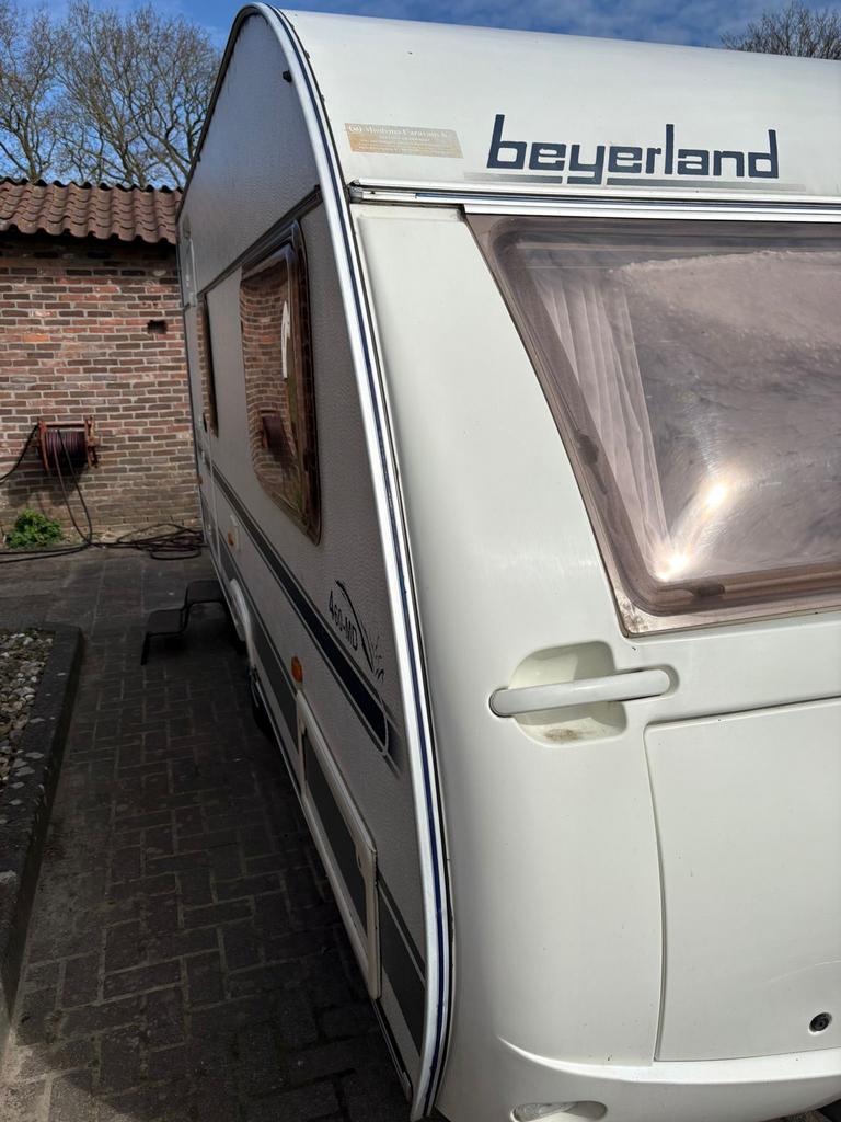 Beyerland Vitesse 460MD - Compacte en complete caravan uit 2, Caravans en Kamperen, Omvormbare zithoek, Treinzit, Particulier