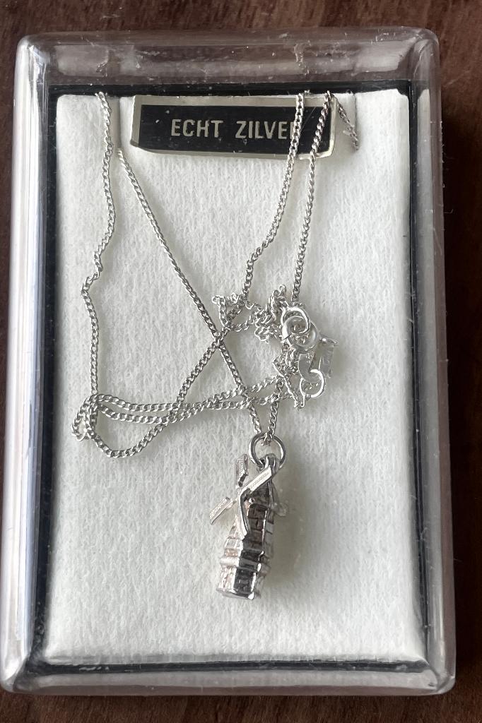 Zilveren kettinkje met hanger molentje, Ophalen of Verzenden, Zilver, Zilver, Met hanger