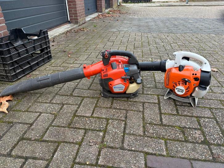 2 nette benzine bladblazers: Husqvarna 525BX en Stihl BG 86, Tuin en Terras, Bladblazers, Gebruikt, Handgedragen, Benzine, Met opvangzak