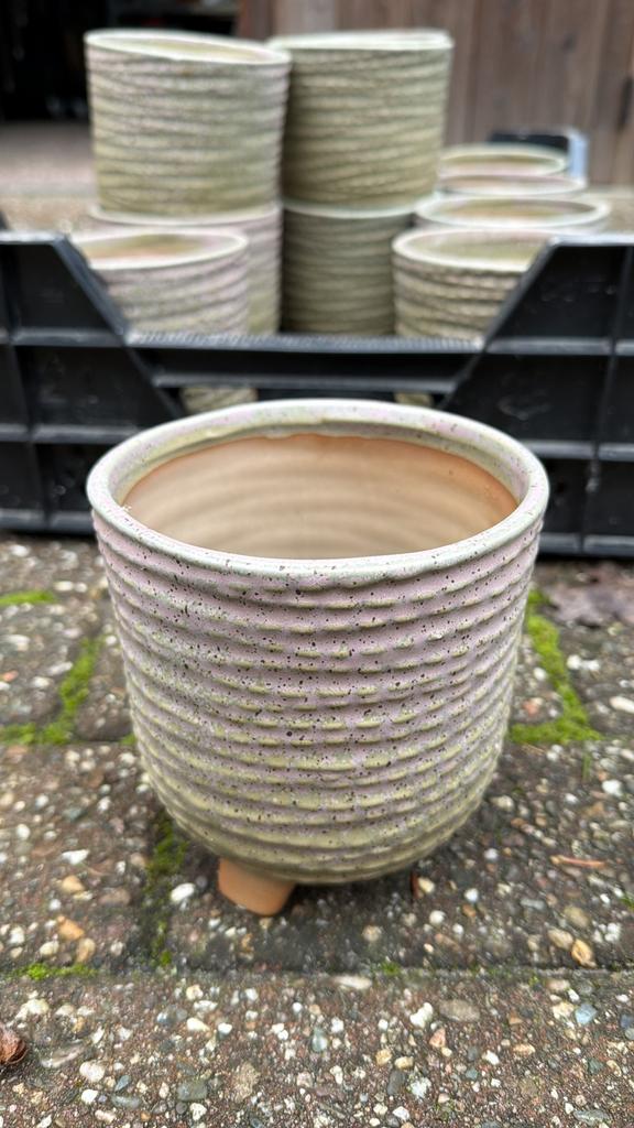 bloempot binnen op pootjes, Tuin en Terras, Bloempotten, Rond, Binnen, Ophalen of Verzenden, Zo goed als nieuw