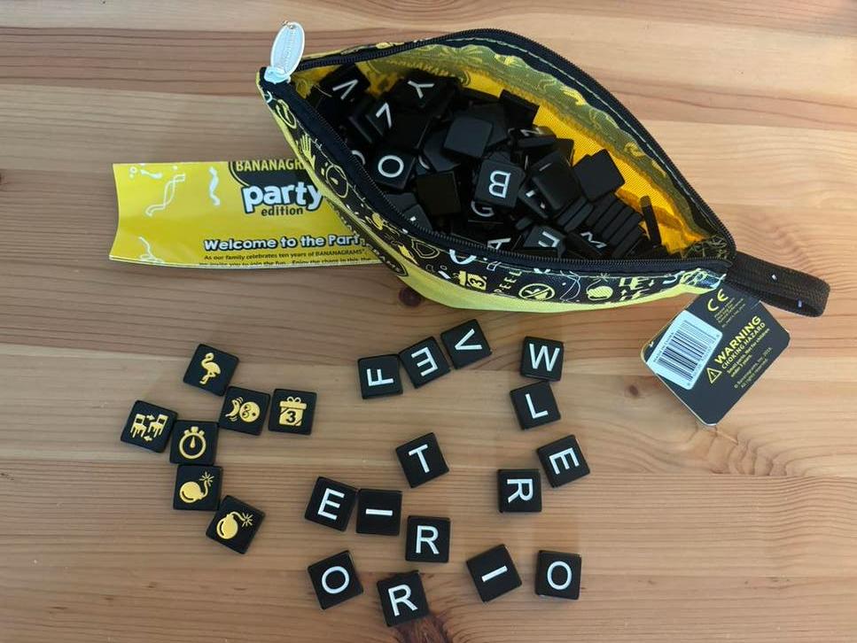 Bananagrams - Party edition, Ophalen of Verzenden, Zo goed als nieuw