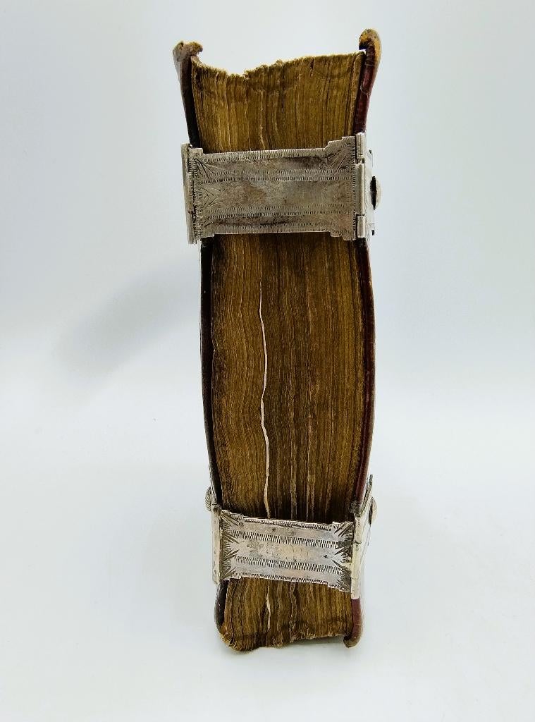 Bijbel met zilveren sloten, 18e eeuws, Verzenden, Bijbel