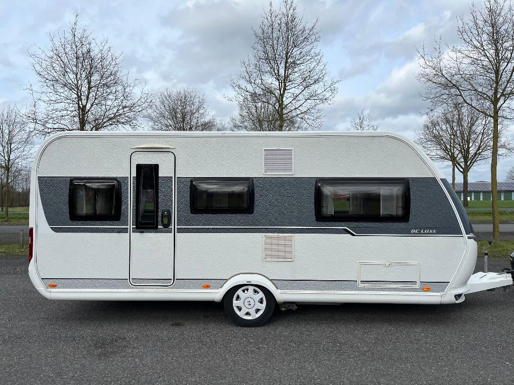 Hobby De Luxe 495 UL uit 2018 met mover, Caravans en Kamperen, Caravans, Koelkast, Rondzit, Hobby, Particulier