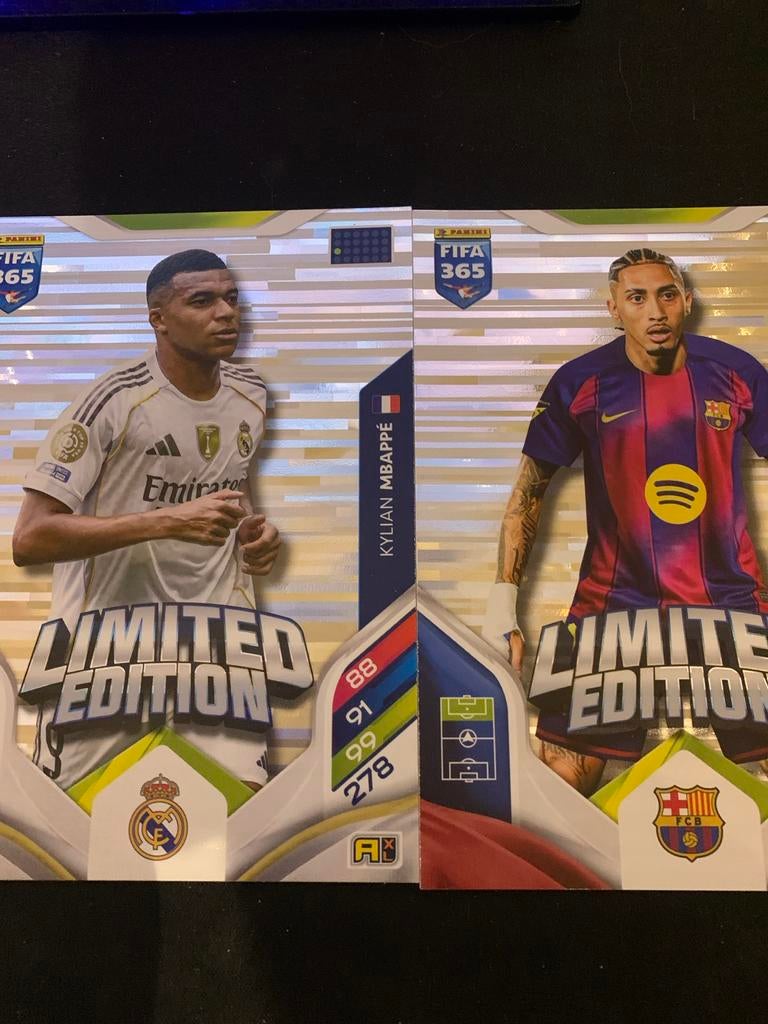 2 XXL Limited Edition Panini FIFA 365 kaarten, Verzamelen, Sportartikelen en Voetbal, Ophalen of Verzenden, Zo goed als nieuw