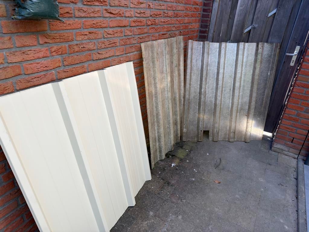 Gratis Diverse dakplaten: golfplaten en metalen dakplaat, Ophalen, Kunststof, Gebruikt, Overige kleuren