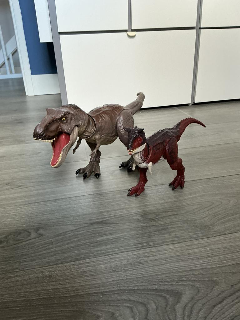 Mattel Jurassic world T-rex en Carnotaurus, Ophalen, Gebruikt