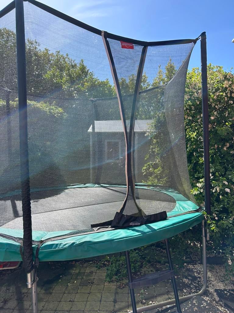 Berg trampoline Favorit 330 cm + safety net, Ophalen, Gebruikt