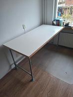 Bureau van dunne stijgerpalen - 160x73cm, Ophalen, Gebruikt, Bureau