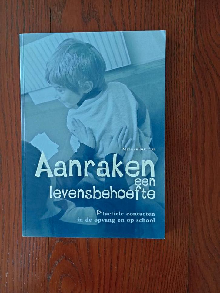 Aanraken een levensbehoefte tactiele contacten op school, Boeken, Psychologie, Zo goed als nieuw, Ontwikkelingspsychologie, Ophalen of Verzenden