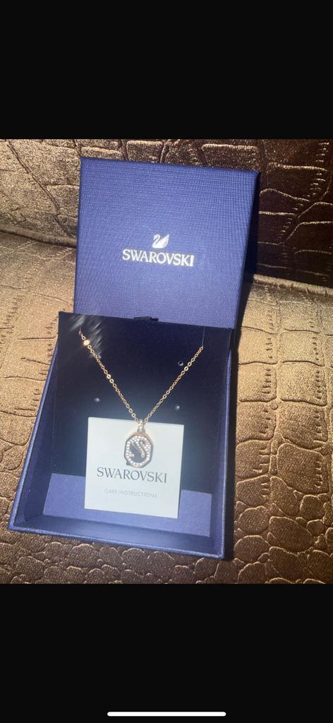 Swarovski ketting goud met zwaan, Ophalen of Verzenden, Zo goed als nieuw, Sieraad of Horloge