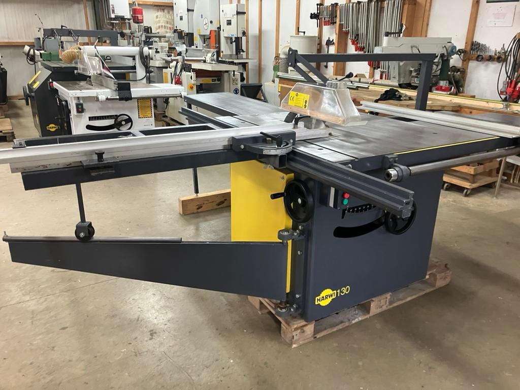 Cirkelzaag Harwi Ce verbreed en roltafel, Doe-het-zelf en Verbouw, Gereedschap | Zaagmachines, Gebruikt, Cirkelzaag, 1200 watt of meer