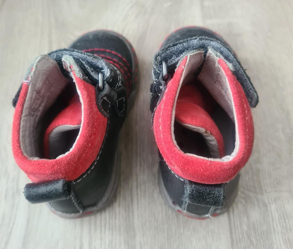 Bijna niet gedragen jongens schoenen maat 20 en 21, Brakkies, Schoenen, Ophalen of Verzenden, Zo goed als nieuw