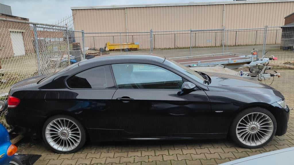 BMW 3-Serie 2.0 I 320 Coupe 2007 Zwart, Auto's, BMW, Achterwielaandrijving, 1995 cc, Zwart, 4 cilinders