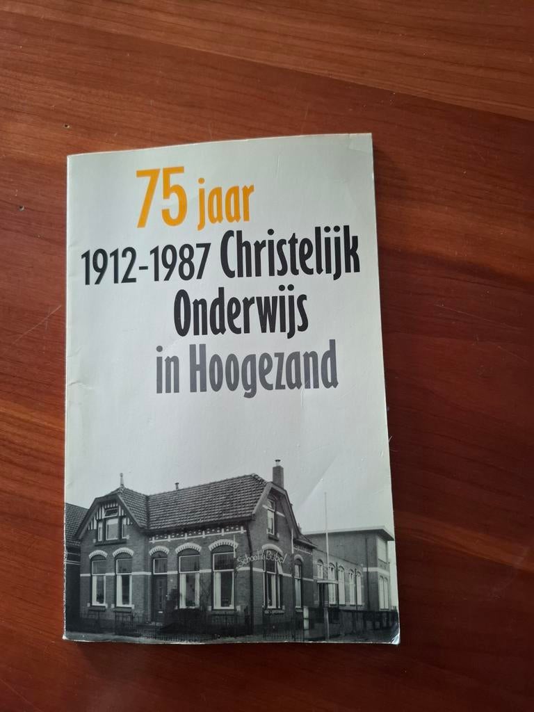 75 jaar Christelijk Onderwijs in Hoogezand (1912-1987), Ophalen of Verzenden, 20e eeuw of later, Zo goed als nieuw, Onbekend