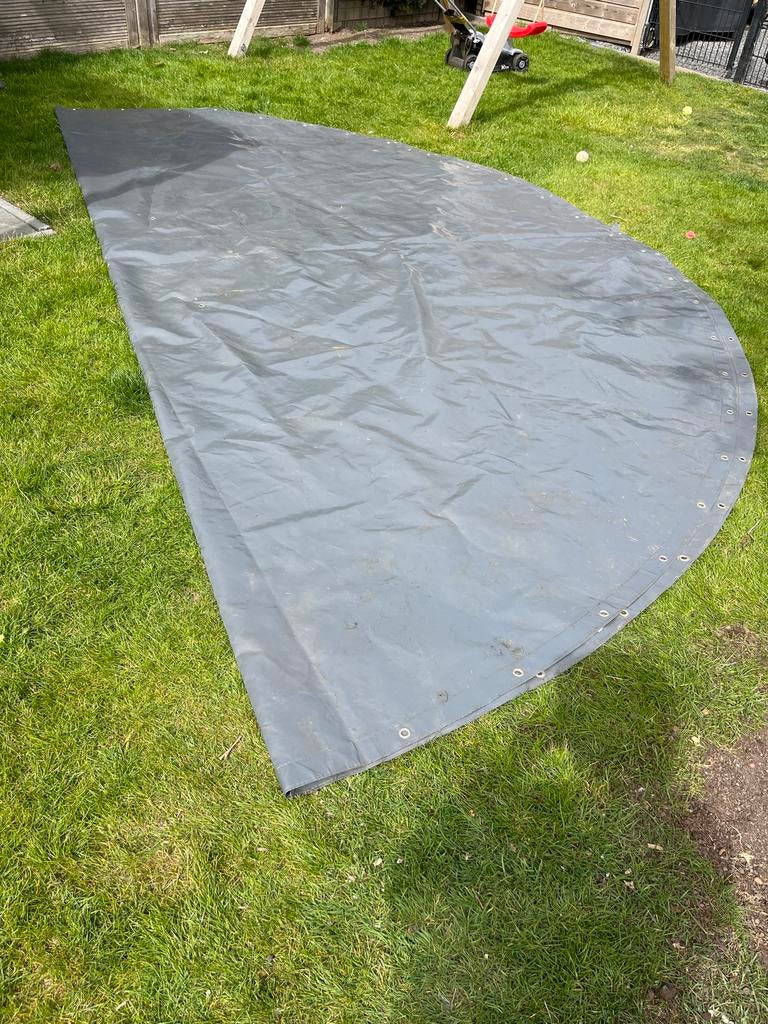 Groot grijs rond zeil 4.20 m op mat gemaakt, Watersport en Boten, Ophalen of Verzenden, Gebruikt, Overige typen, 60 m² of meer
