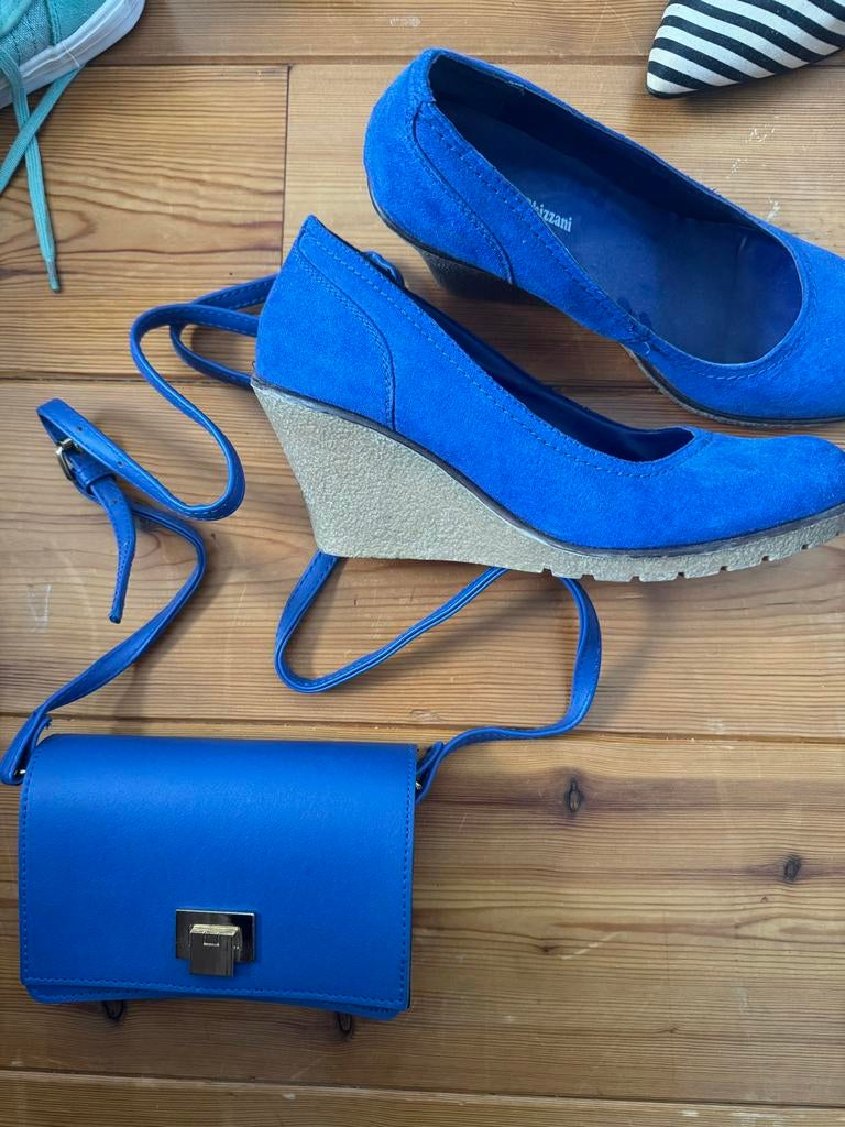 Kobaltblauwe schoenen met sleehak en bijpassende tas, Ophalen of Verzenden, Gedragen, Blauw, Schoenen met hoge hakken