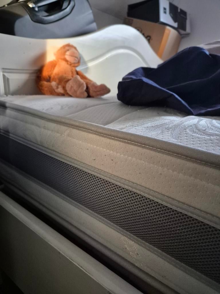 Tweepersoonsbed met matras, Gebruikt, Wit, Tweepersoons, Hout