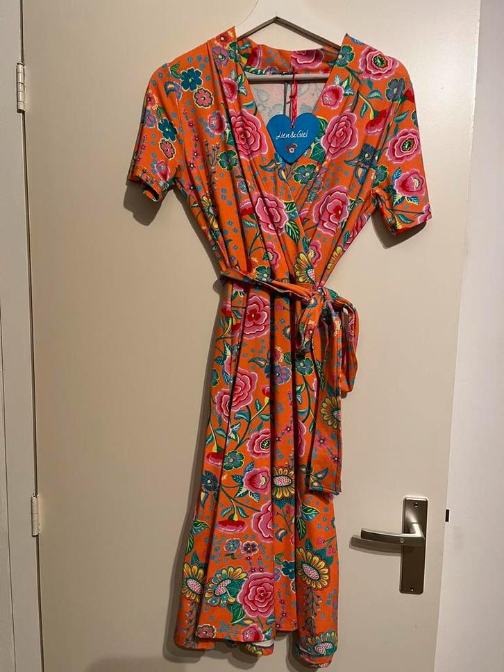 Prachtige jurk van het merk Lien & Giel ., Kleding | Dames, Jurken, Nieuw, Maat 38/40 (M), Oranje, Onder de knie, Ophalen of Verzenden