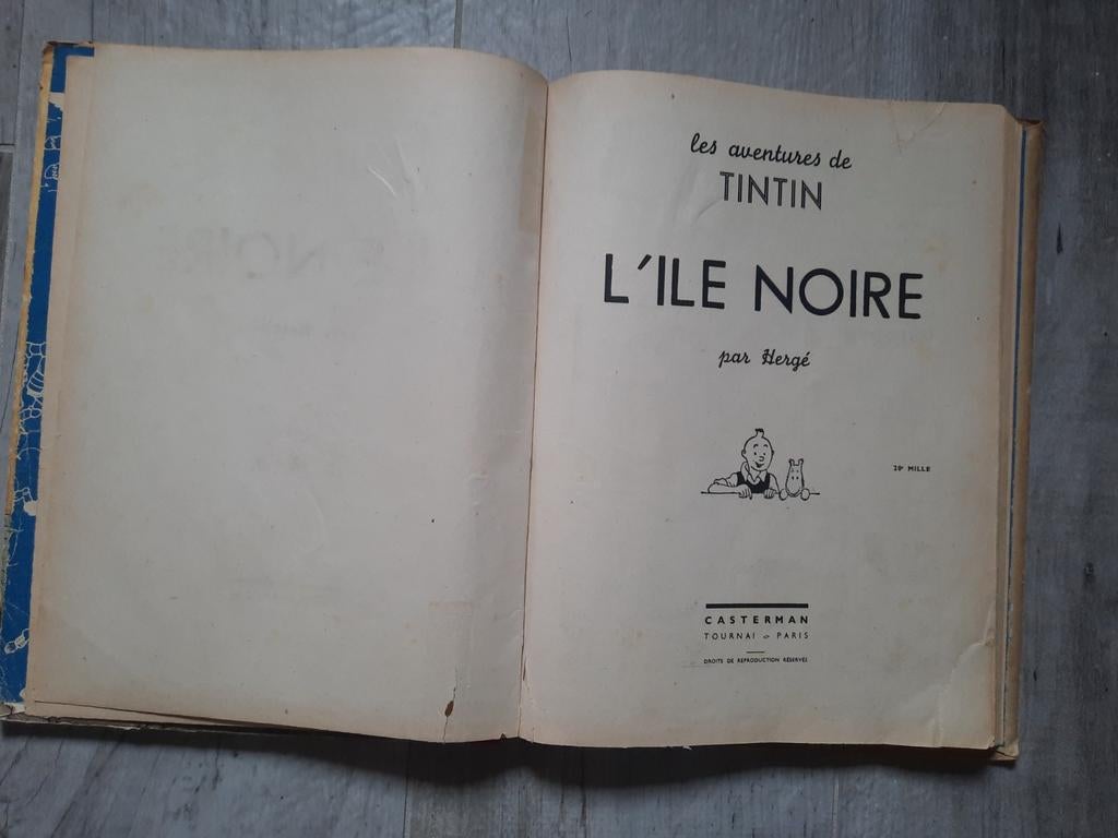Kuifje T7 - L'Ile Noire N&B - 1942  - nieuwe boekrug, Gelezen, Eén stripboek, Ophalen of Verzenden, Hergé