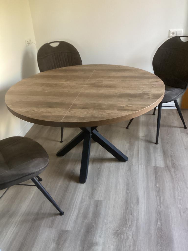 Vrijwel nieuwe uitschuifbare ronde tafel, Huis en Inrichting, Tafels | Eettafels, Ophalen, 100 tot 150 cm, Rond, Zo goed als nieuw