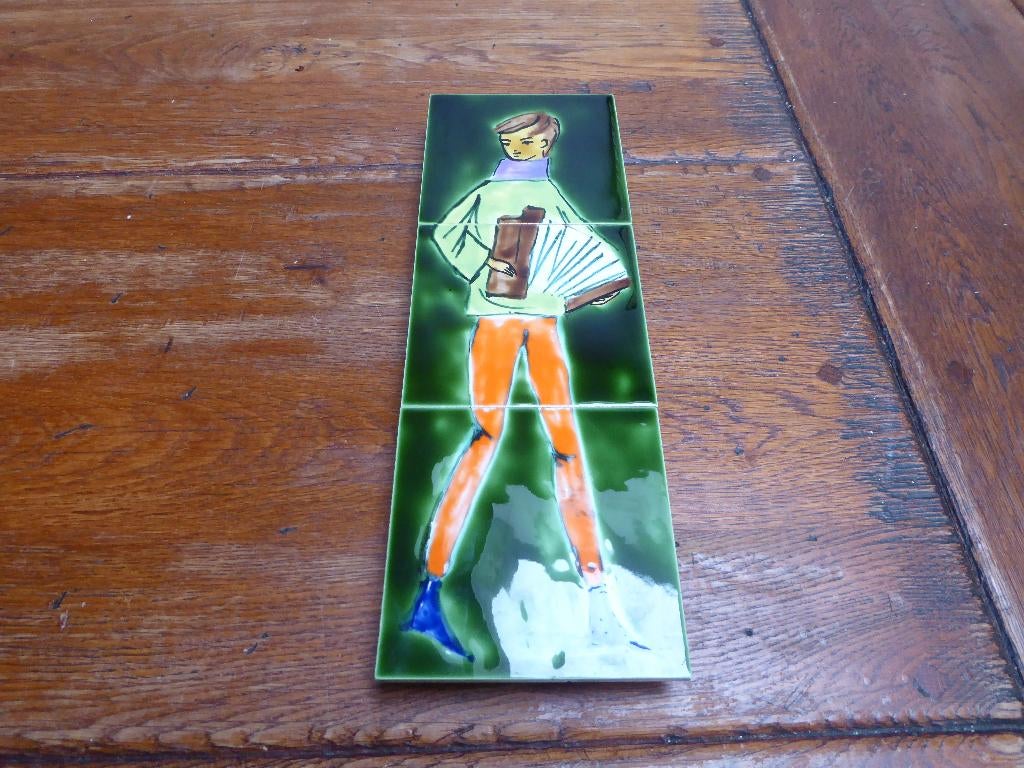 Vintage tegeltableau, jongen, H made in Belgium