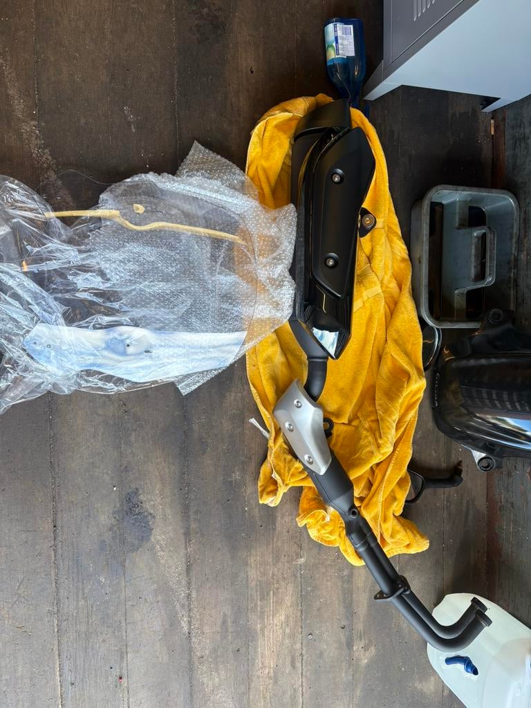 Yamaha t max 560 uitlaat en windscherm., Motoren, Onderdelen | Yamaha, Ophalen of Verzenden, Gebruikt