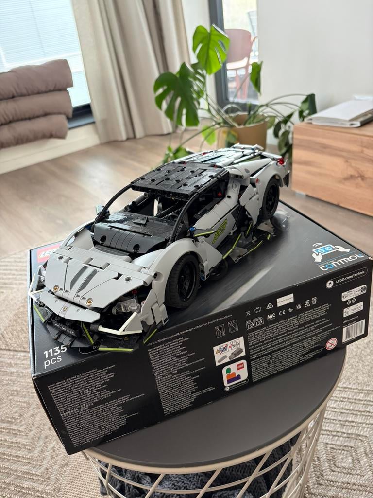 Lego Technic - Lamborghini Revuelto Geassembleerd, Hobby en Vrije tijd, Modelauto's | 1:18, Ophalen of Verzenden, Zo goed als nieuw