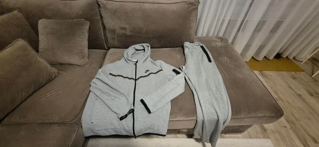 Nike Tech Fleece Trainingspak - Grijs, Nike, Overige maten, Ophalen of Verzenden, Zo goed als nieuw