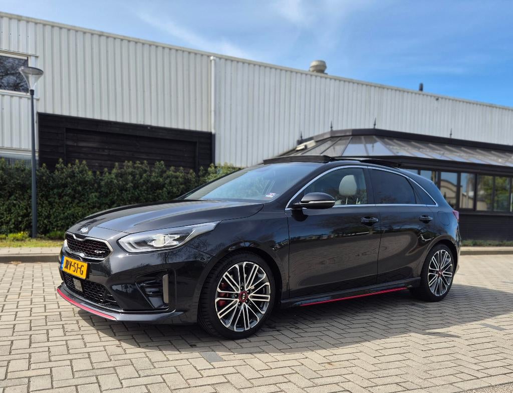 Kia Ceed GT 204pk |Full Options| Pano |JBL| 59dkm |Dealer OH, Auto's, Kia, Sportstoelen, 4 cilinders, Zwart, 14 km/l