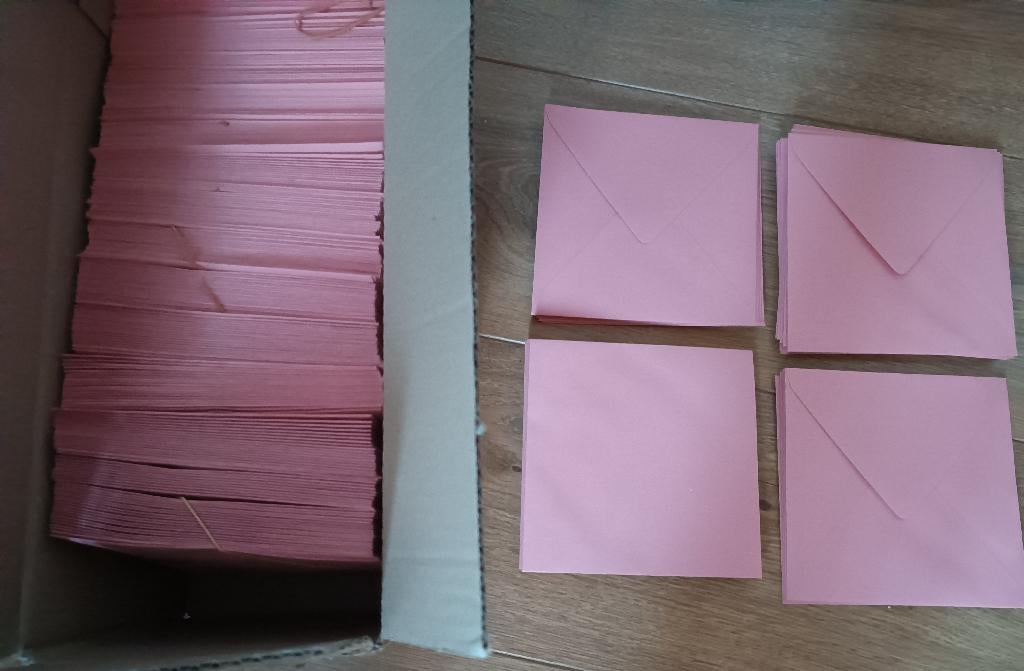 Enveloppen zalm ongeveer 360 stuks 14x14cm nieuw, Ophalen of Verzenden, Envelop