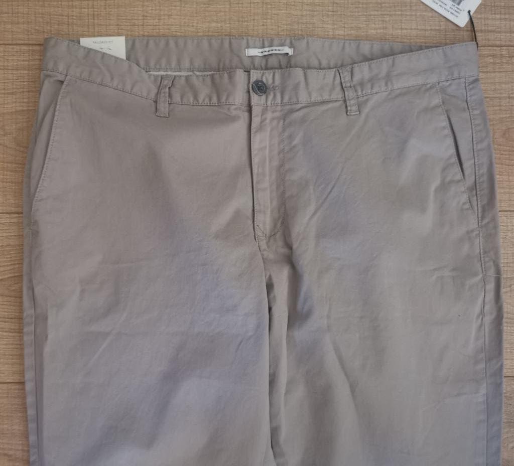VAN GILS NIEUW Chino  maat  54, Maat 52/54 (L), Beige, Nieuw, Van Gils
