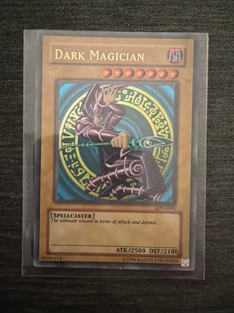 Dark Magician Yu-Gi-Oh! Kaart - SDY-E005, Ophalen of Verzenden, Zo goed als nieuw, Losse kaart