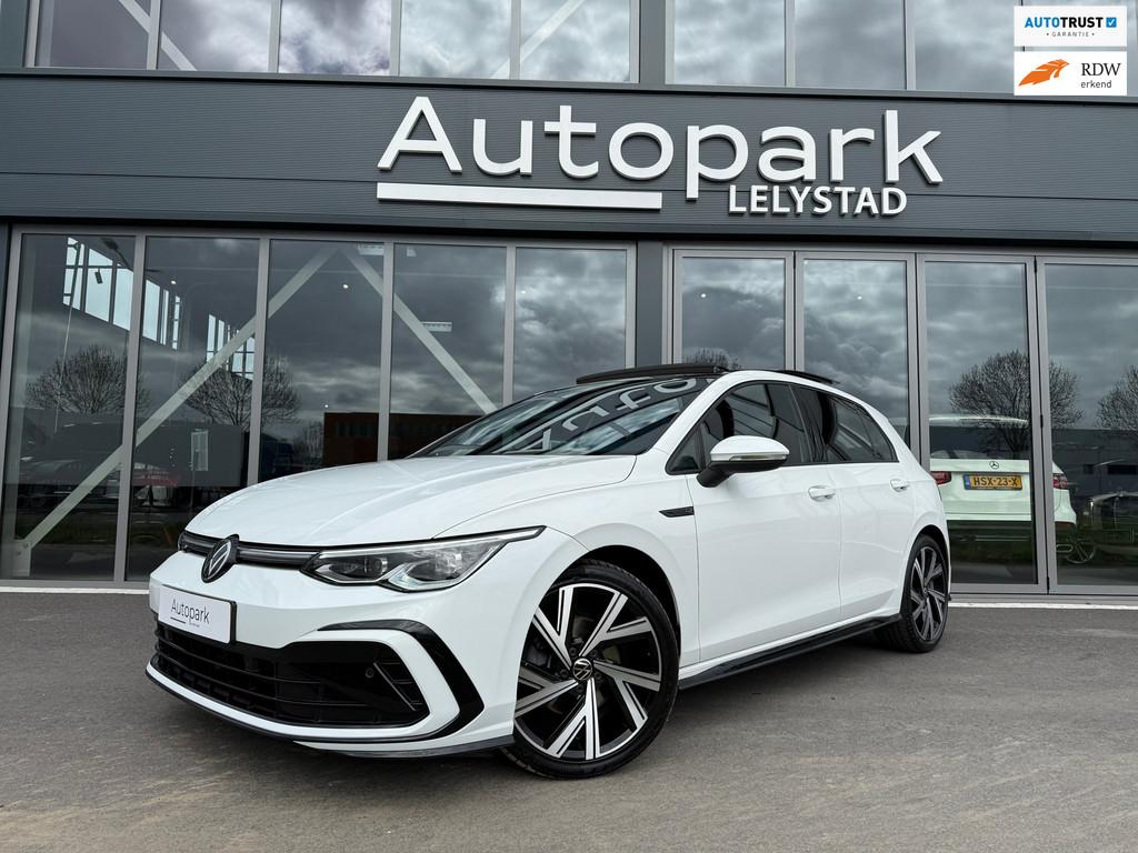Volkswagen Golf 1.5 eTSI R-Line Business PANO, Auto's, Volkswagen, 4 cilinders, 150 pk, Alcantara, Wit