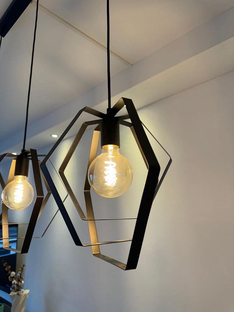 Moderne design hanglamp met 3 lampen – zwart metaal, Huis en Inrichting, Lampen | Plafondlampen, Ophalen, Zo goed als nieuw, Metaal