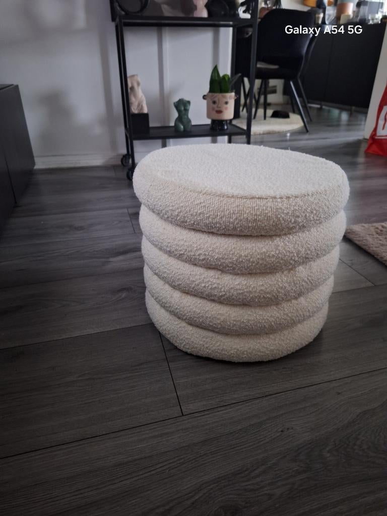 Boucle poef van vtwonen, Ophalen of Verzenden