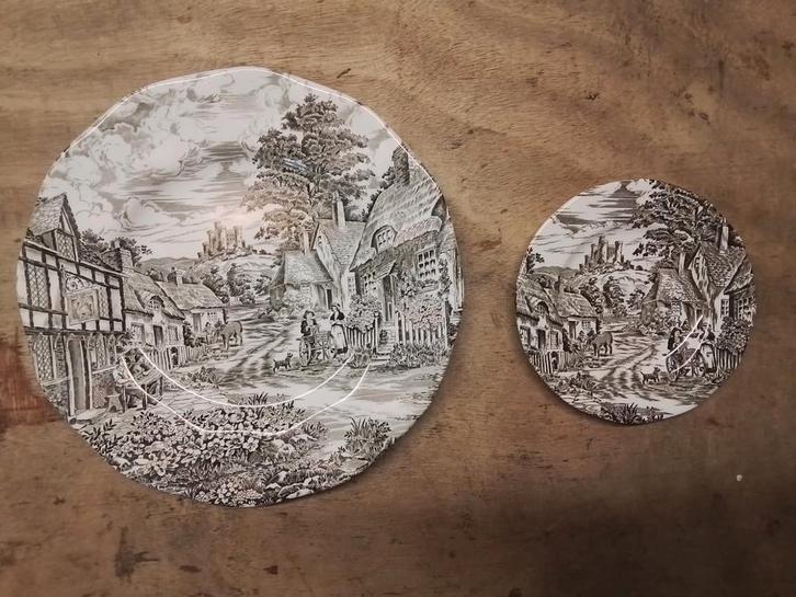 Enoch Wedgwood Old English Village gebak servies, Huis en Inrichting, Keuken | Servies, Bord(en), Wedgwood, Porselein, Ophalen