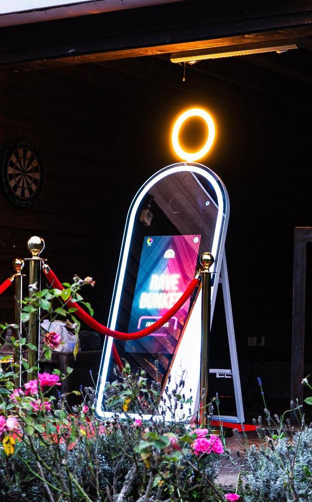 Photobooth - Magic mirrorbooth met Hiti P525L printer, Hobby en Vrije tijd, Feestartikelen | Verhuur, Zo goed als nieuw, Overige